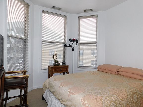 2nd image of 2501 N Lincoln Ave #3E