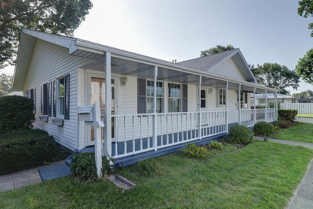 805 E Pinzon St, Tuscola, IL 61953 Zillow