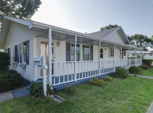 805 E Pinzon St, Tuscola, IL 61953