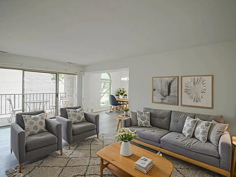 6 Canterbury Sq #301B