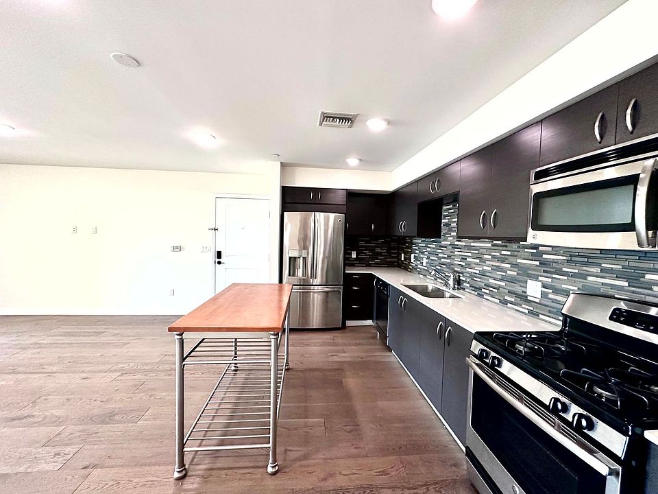 1st image of 5818 Whitsett Ave #305
