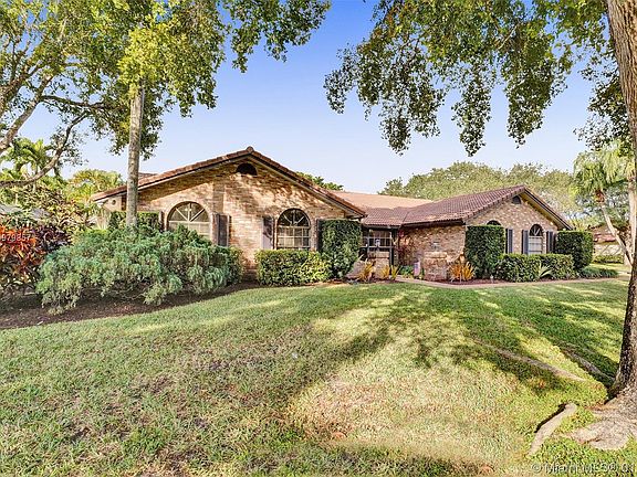 5th image of 8601 NW 49th Dr