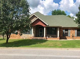 3180 N Morningstar Ave, Springfield, MO 65803