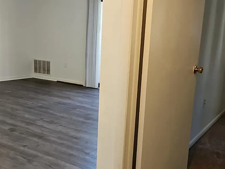 909 Ravens Crest Dr — Photo 33