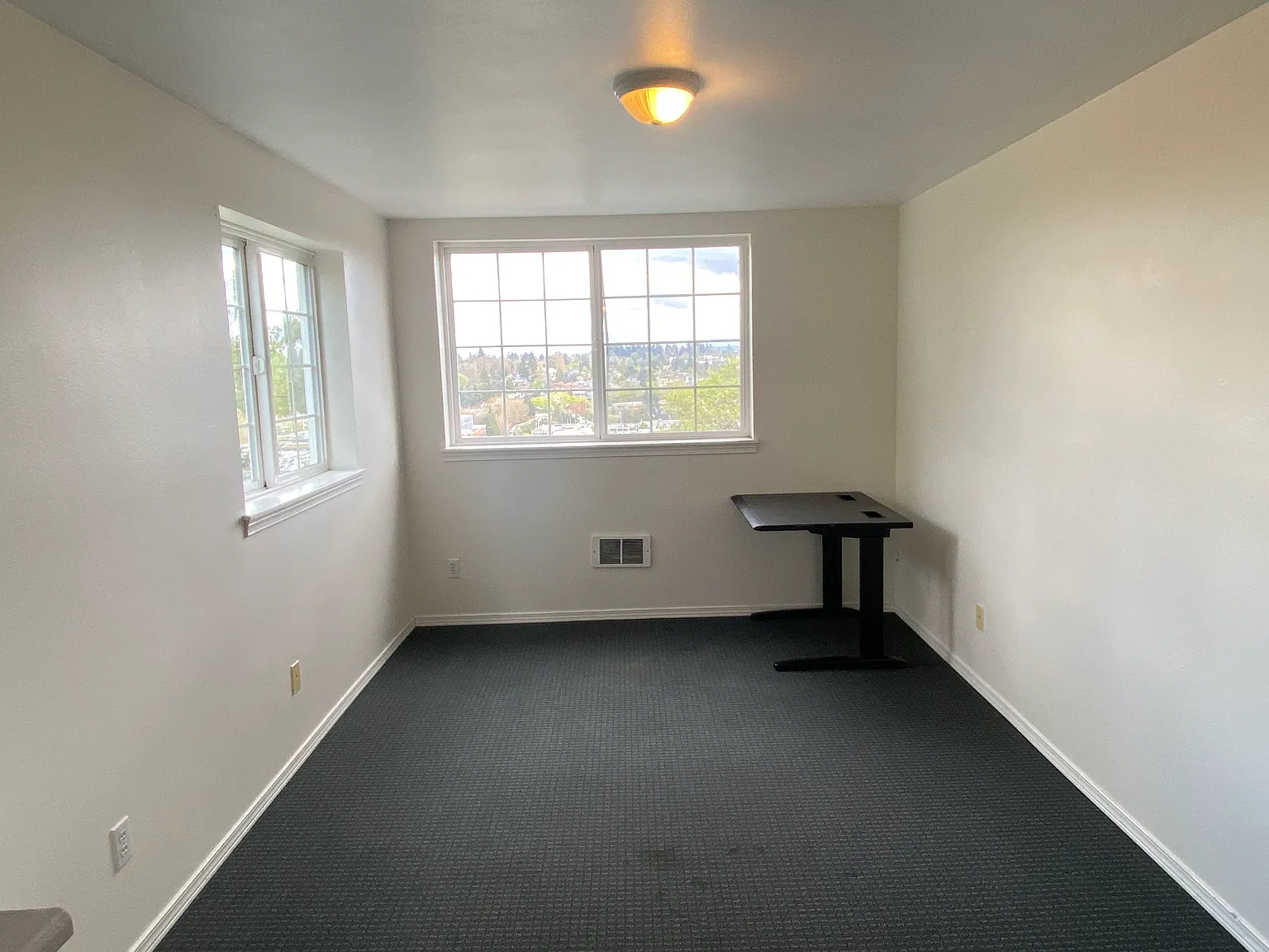 3 bed, 300 sqft, $875 — Photo 3