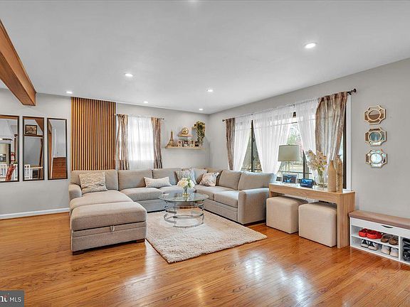 5th image of 1237 Oakwood Rd
