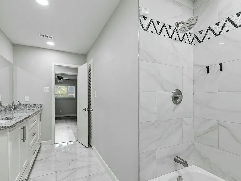 1508 Grantland Cir — Photo 12