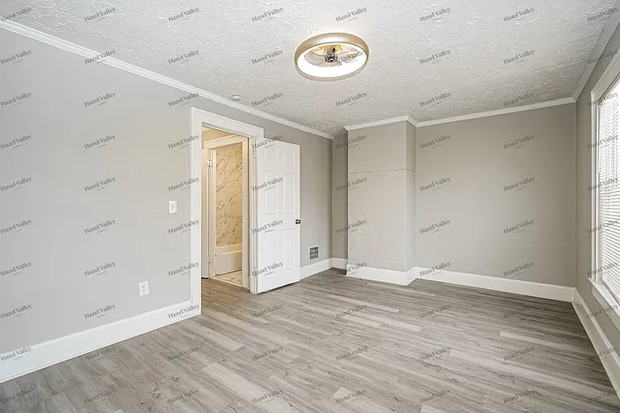 156 Eureka Ave — Photo 10