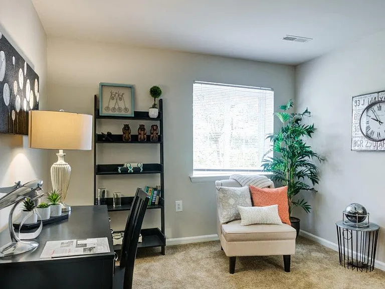 Eagles Crest Apartment Homes — Photo 10