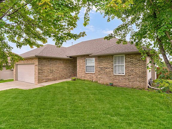 2nd image of 772 S Hackberry Avenue