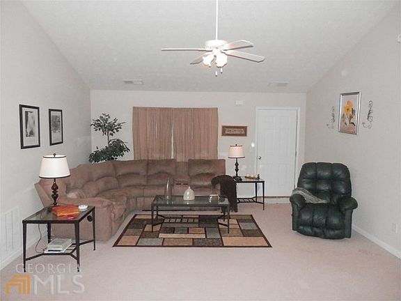 4th image of 724 Douglass Cir