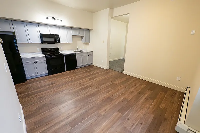 3 bed, 1.0 bath, $3,180 — Photo 4