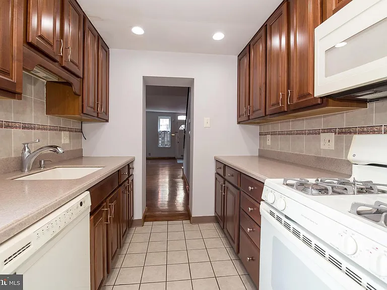 2430 Perot St — Photo 11