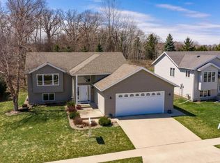 3318 Lakeridge Dr NW, Rochester, MN 55901