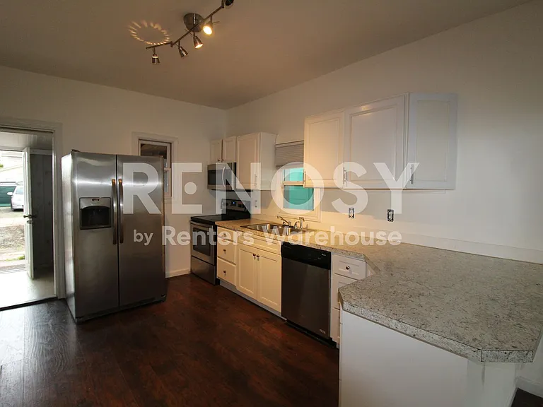 2828 Stout St — Photo 8