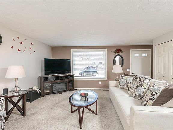 5th image of 1583 Sweetbrier Ln