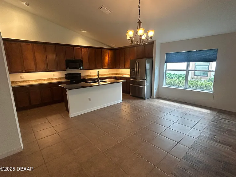 665 Elk River Dr — Photo 7