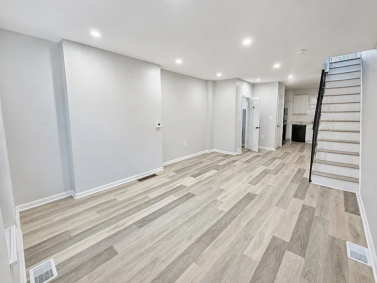 2544 N Chadwick St — Photo 2