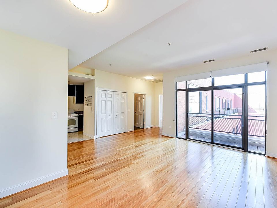 1st image of 1011 Arlington Blvd APT 1101