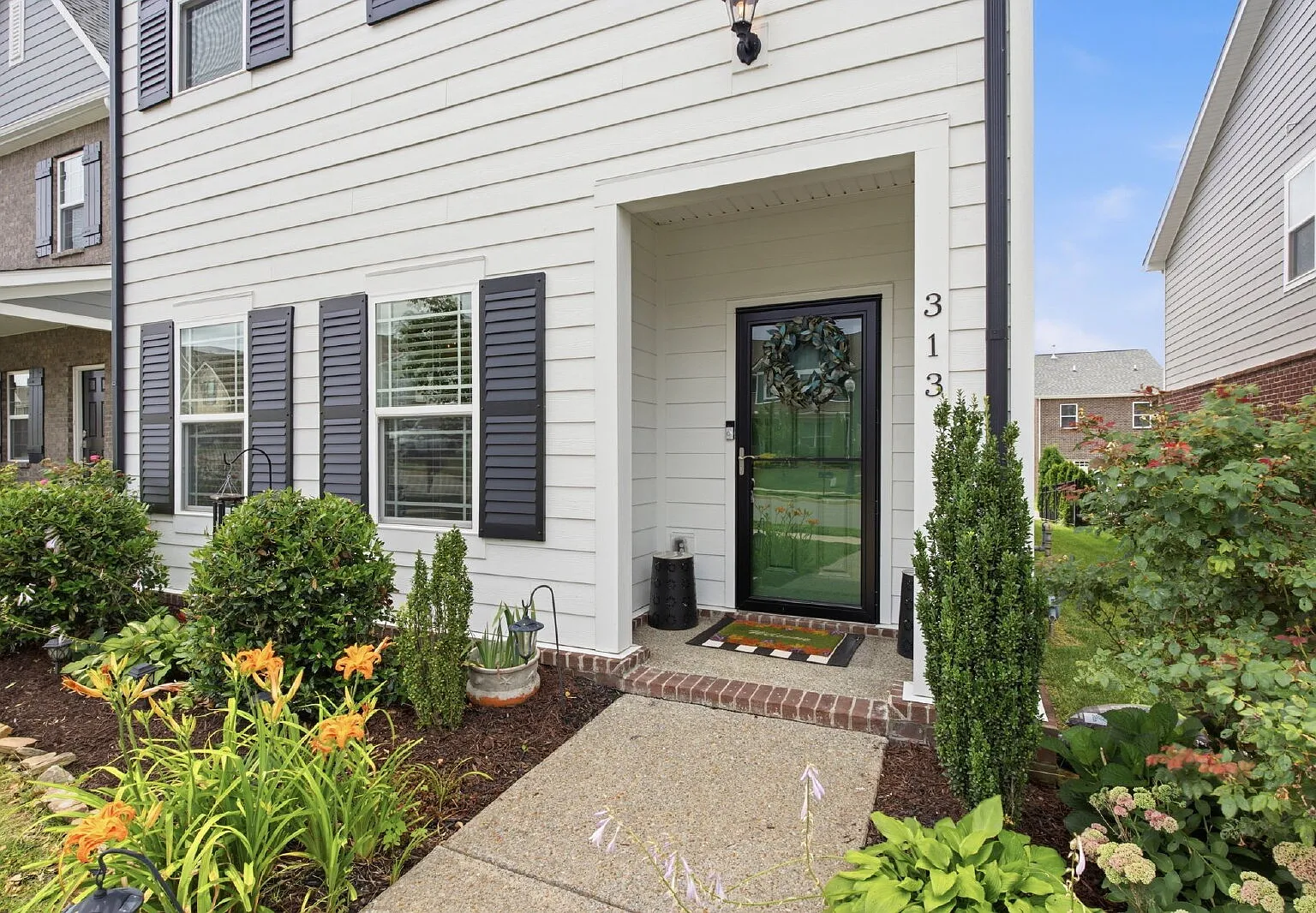 3 bed, 2.5 bath, 1943 sqft, $2,450 — Photo 3