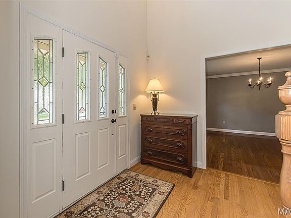 3rd image of 47 Fox Meadows Ct