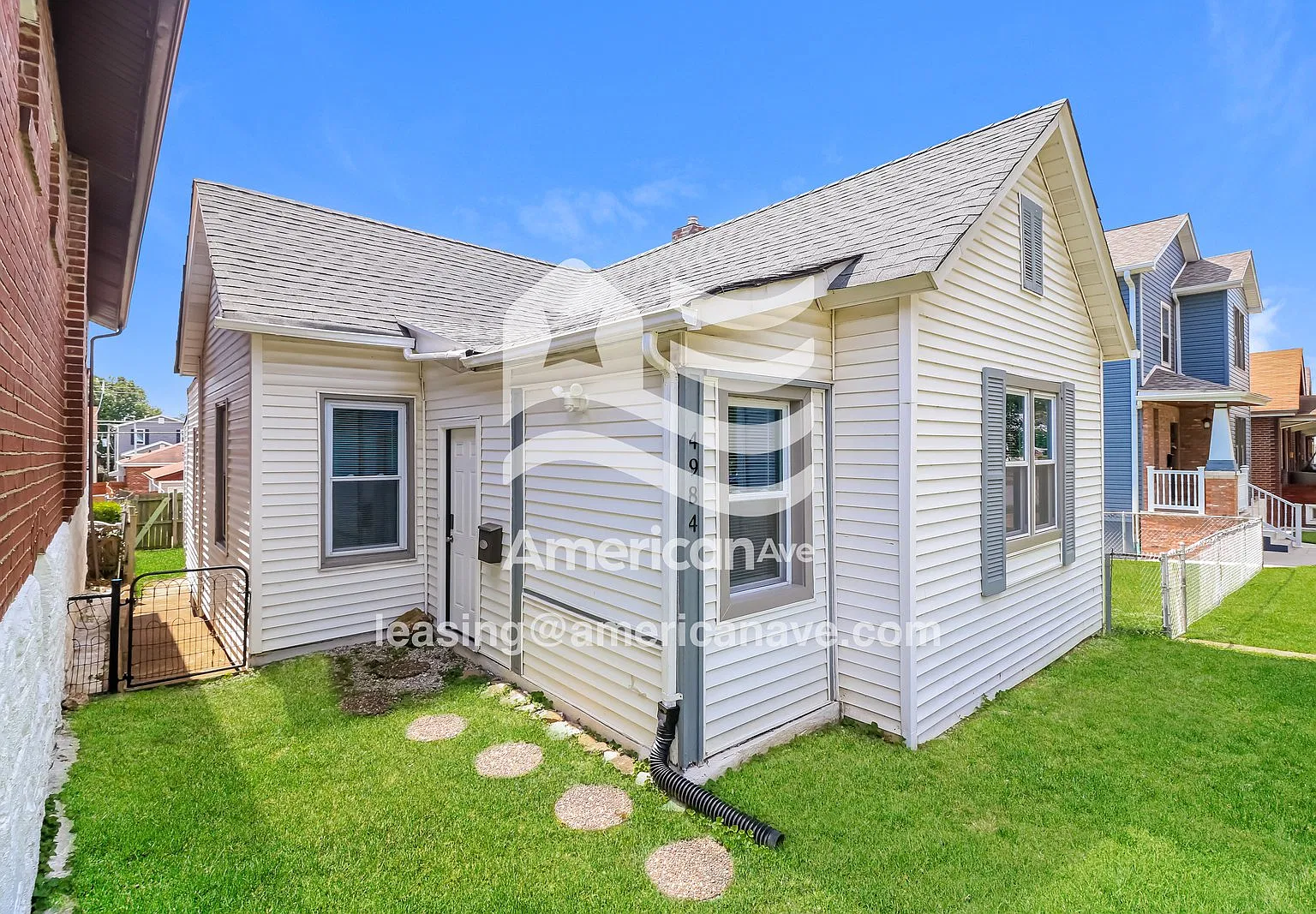 2 bed, 1.0 bath, 977 sqft, $1,525 — Photo 1