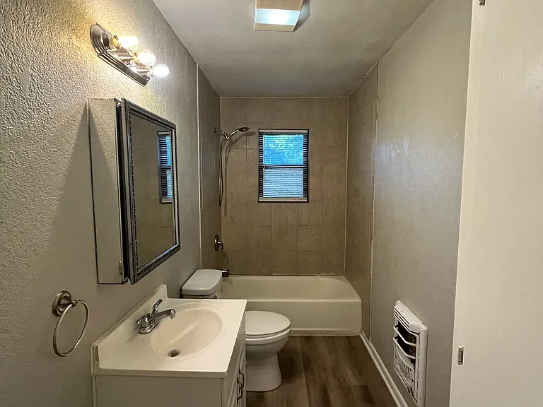 1916 Alison Ave — Photo 7