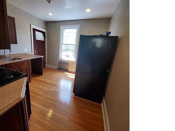 3rd image of 518 S Clinton St #1
