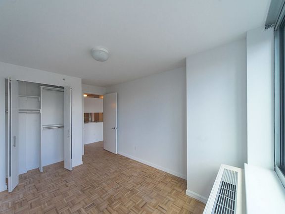3rd image of 455 W 37th St APT 811