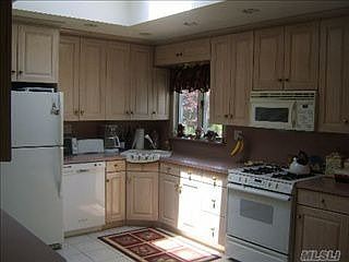 4th image of 8 Colby Dr