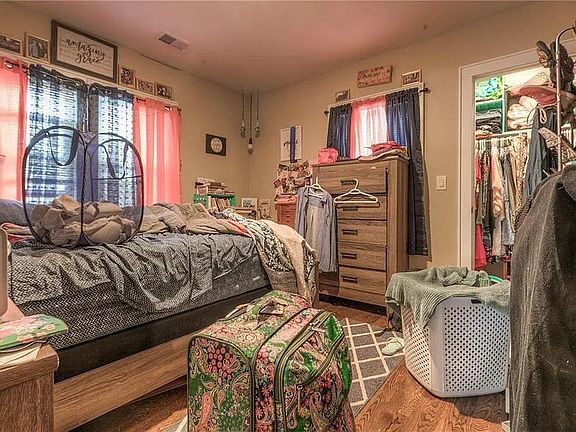 5th image of 4928 Tracy Ave #1