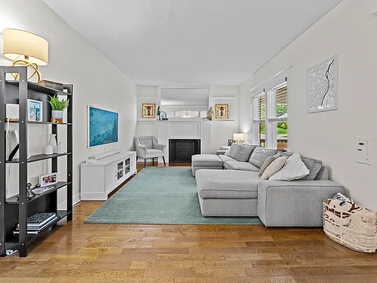 2031 Alameda Ave — Photo 4