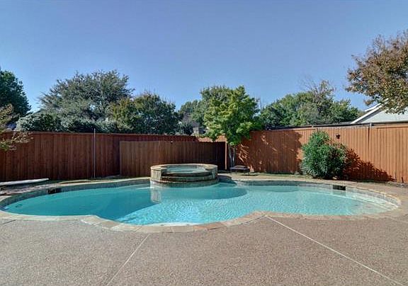 3rd image of 816 Fawn Valley Dr