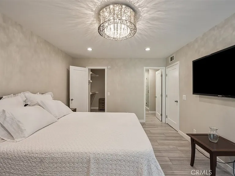 4642 Park Granada — Photo 6