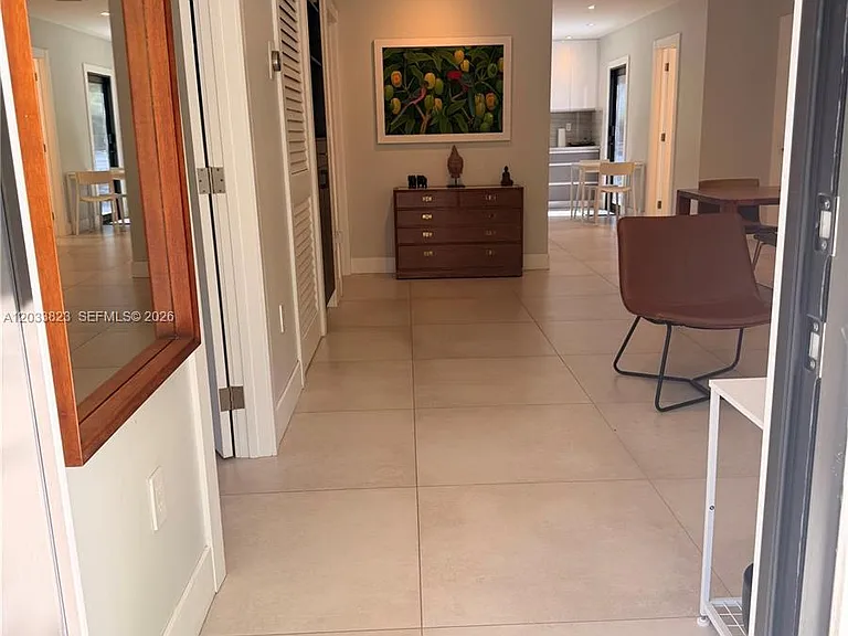 360 NW 40th St — Photo 2