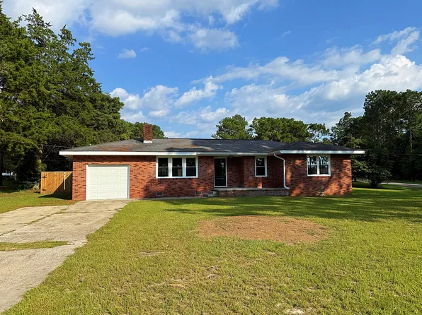 102 South St, Gloverville, SC 29828