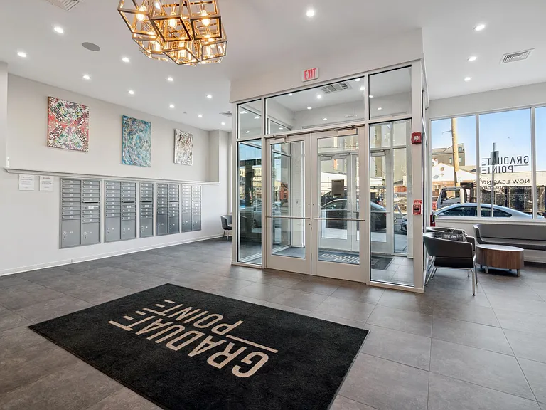 Graduate Pointe — Photo 112