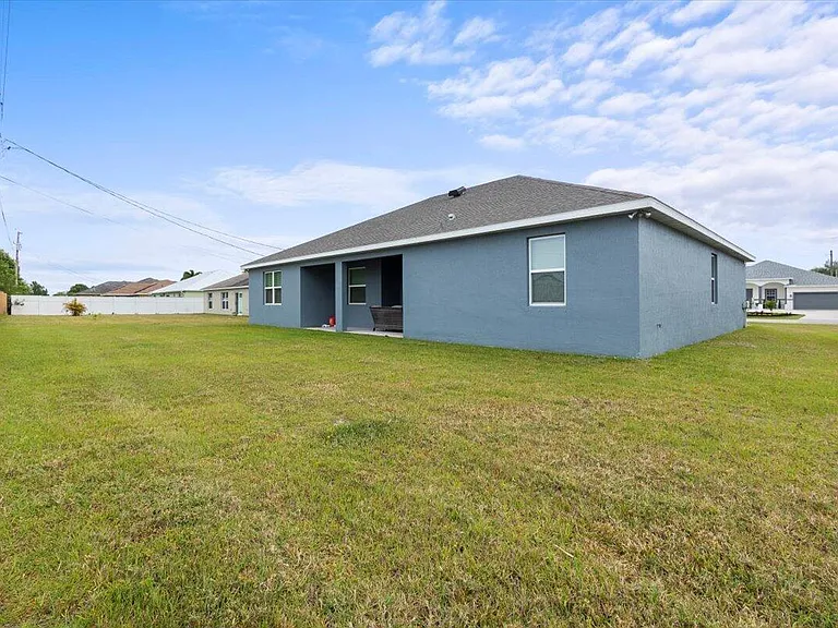 2661 SW Import Dr — Photo 27