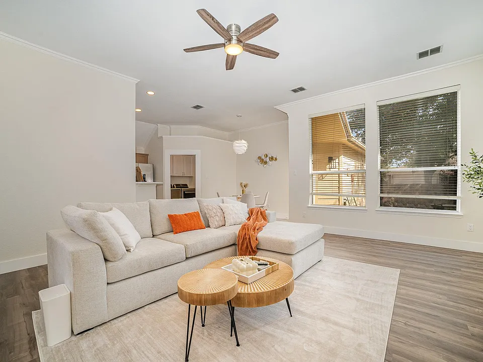 9809 Enmore Ln