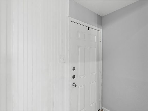 3rd image of 1409 Airline Dr #D