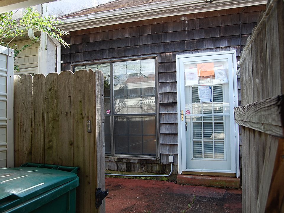 1st image of 209 Wildflower Ln