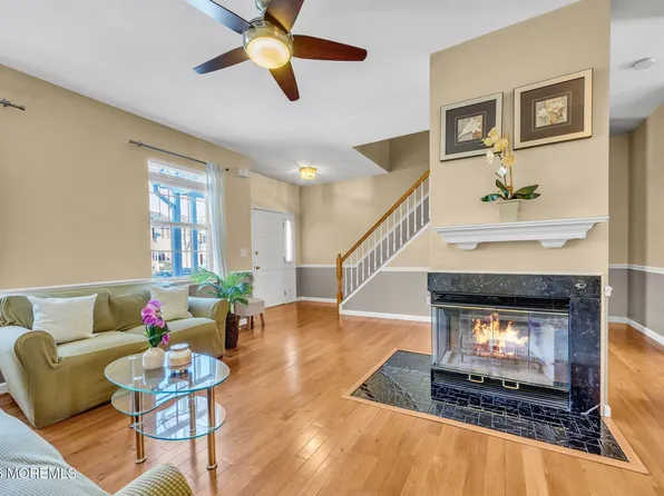 56 Hadley Dr, Robbinsville, NJ 08691