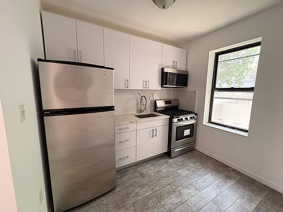 5th image of 25 Rock St APT 2