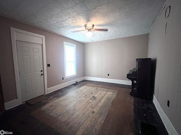5th image of 309 E Main St