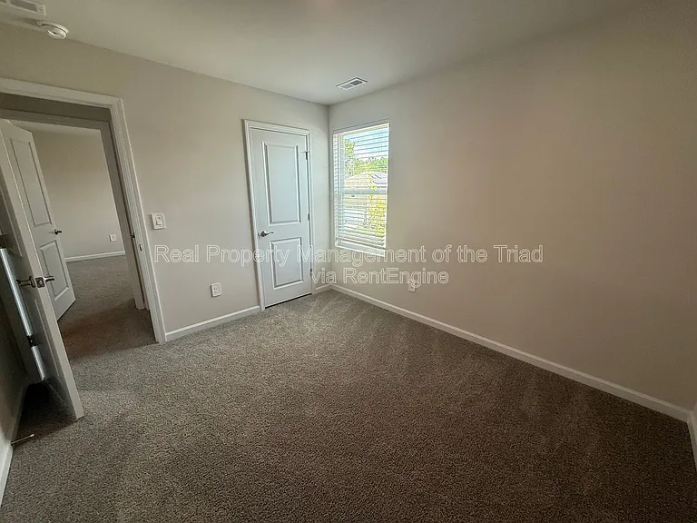 1915 Cherry Creek Rd — Photo 18