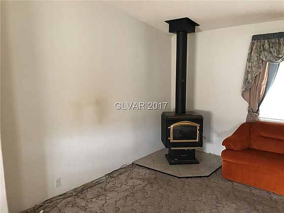 5th image of 496 Theresa Ct