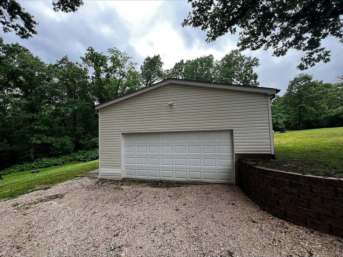 Building Photo - 94 Cave Dr