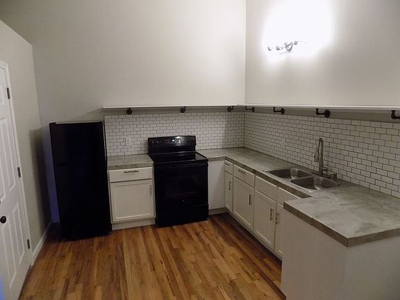 2nd image of 114 E Broadway Ave #10