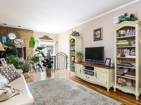 2nd image of 30 Bowling Green Pl