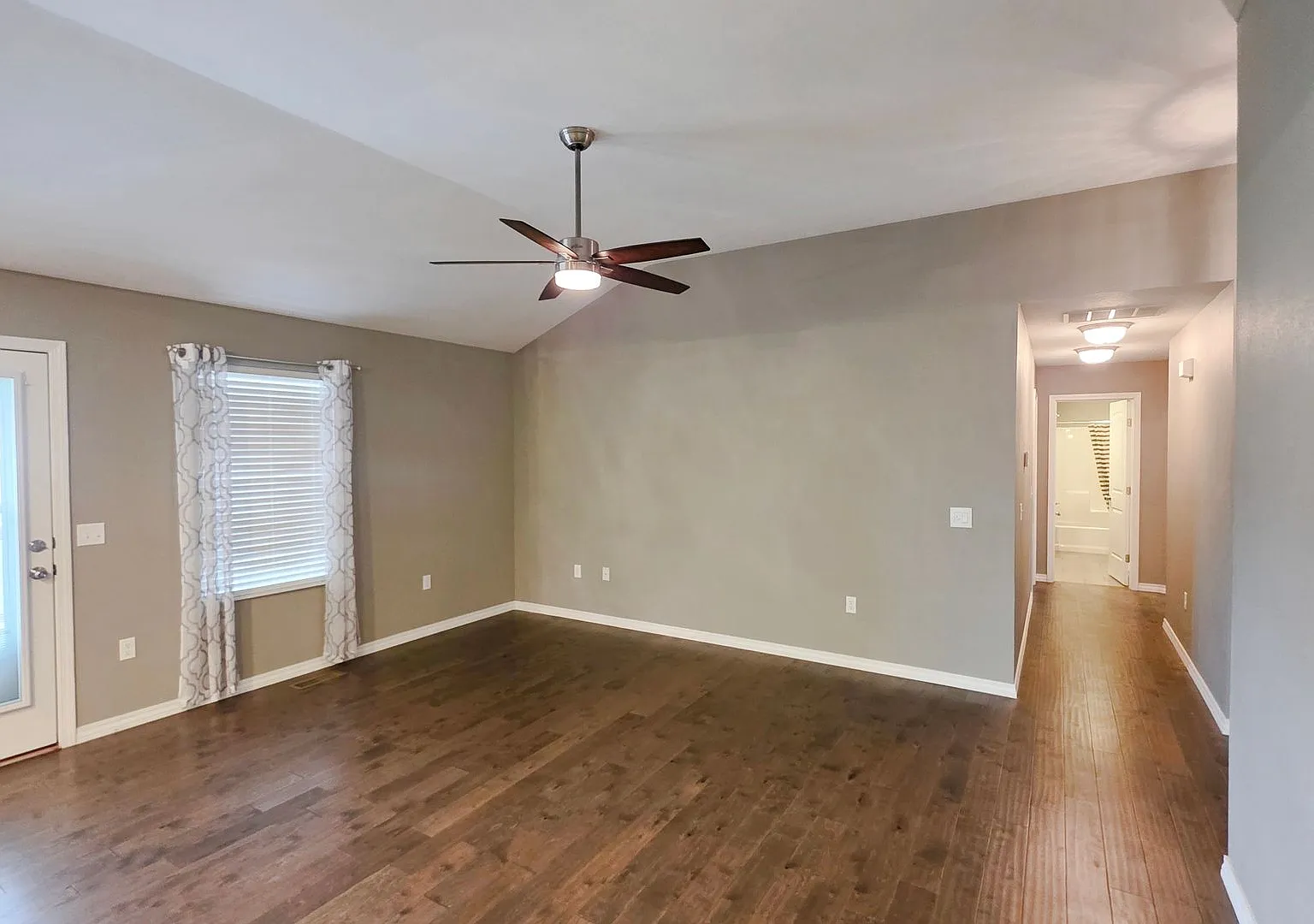 Beautifully Updated 3-Bedroom Home with 3-Car Garage & Workshop — Photo 4